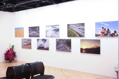 東京会場となった港区六本木のAXISギャラリーでの開催された日本レース写真家協会報道写真展「COMPETITION」