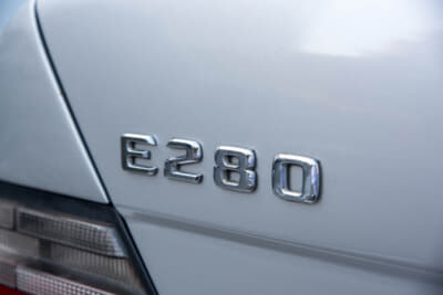 E280は2.8L直列6気筒DOHCエンジンを搭載