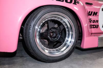 寺田陽次郎さんはサバンナRX-7 IMSA GTO 254のワークスカーをドライブした際に「快適なハンドリングのクルマ」とコメント