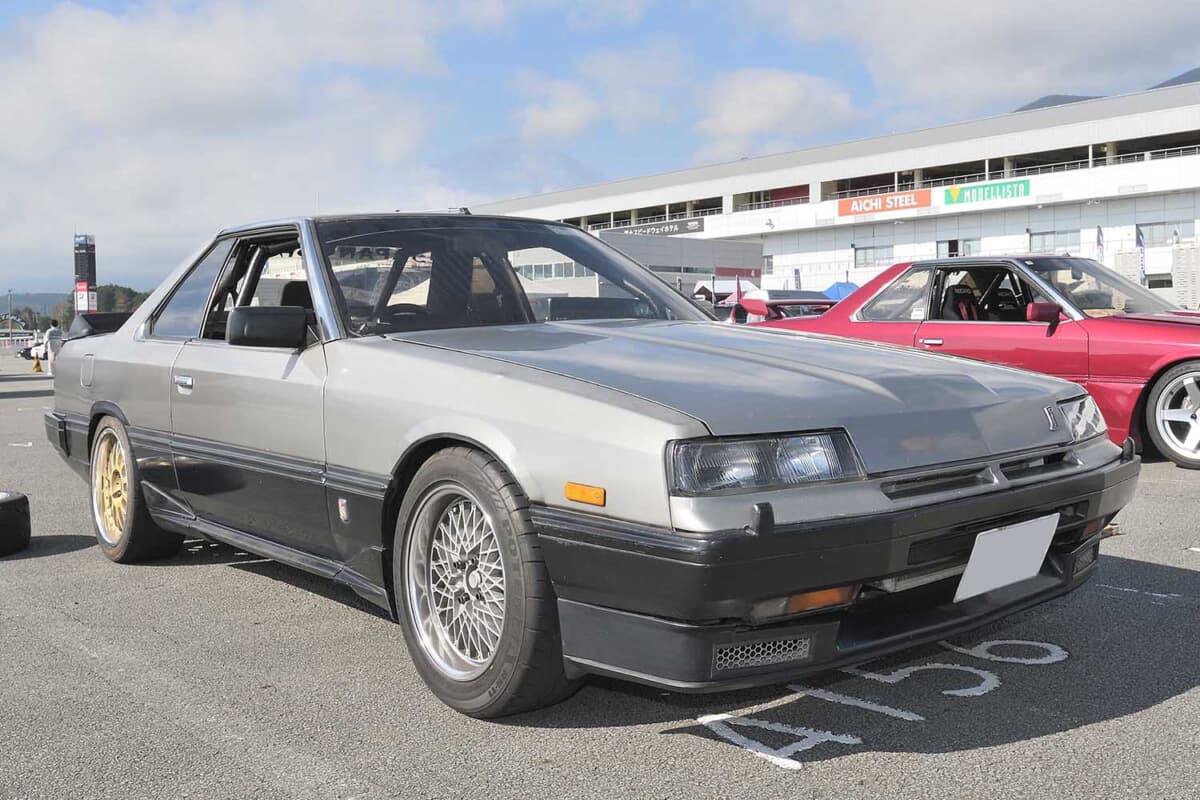 【画像ギャラリー】現役バリバリの「鉄仮面」こと日産R30型「スカイライン」を2台紹介します！「R32GTｰRを買いに行ってRSターボCを買い ...