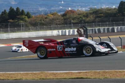 富士スピードウェイを快走する1989年JSPCチャンピオンカーのポルシェ962C