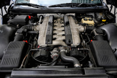 完全新開発となった「ティーポF116」型65度V型12気筒5473ccのエンジンは、当時のフェラーリ市販モデルの中では最強となる442psを発生