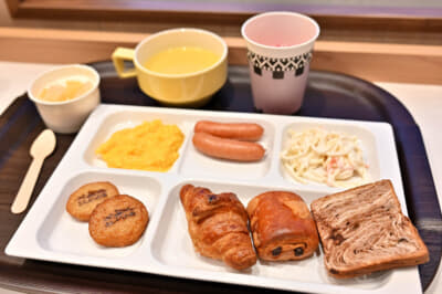 大阪南港に近づいてくるのと同時に朝食ビュッフェもオープンする