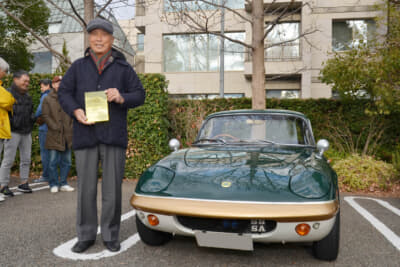 コンクールデレガンスを受賞した、木村さんの1971年式エラン スプリント。今年で49年目の付き合い。「普段はオープンだけど、今日はハードトップ付けてきた。でも付けると音がこもってうるさいよね」