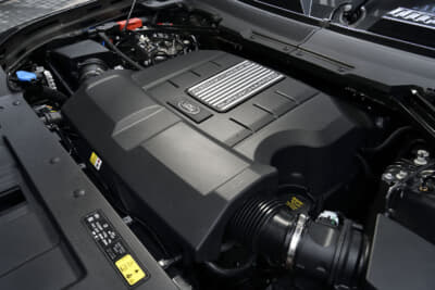 5LのV型8気筒スーパーチャージドエンジンは、最高出力が525ps、最大トルクでは625Nmを発揮