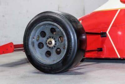 デザインはCART Indy Carシリーズに参戦していたマーチ85Cなどでも使用されていた