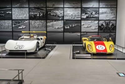 1968年日本グランプリ優勝車である日産R381の隣には、今回の入れ替えで同レース総合10位、Ⅰクラスで優勝を飾ったダイハツのP5レーシングカーが登場している