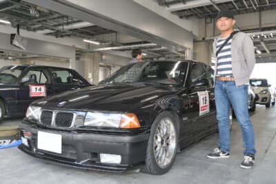 1994年式BMW E36M3Bリムジンと、オーナーの向山秀行さん
