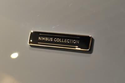 ニンバス コレクションの特別なロゴをボディサイドにオン