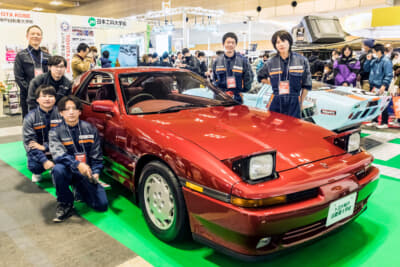 トヨタ神戸自動車大学校で自動車整備などを学んでいる学生たちが、たった40日間でレストアしたという70スープラ