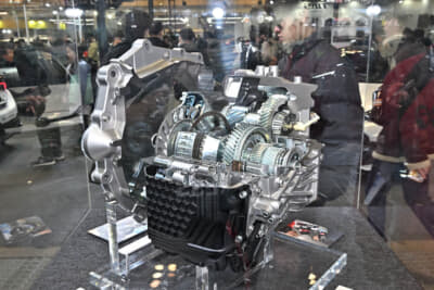 新開発の8速AT、「GAZOO Racing Direct Automatic Transmission」も展示された