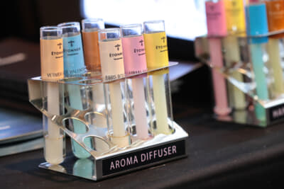 香りは6種類の中から好みのタイプを選べる。女性的な華やかな香りから男性的な爽やかでスポーティな香りまでラインアップ