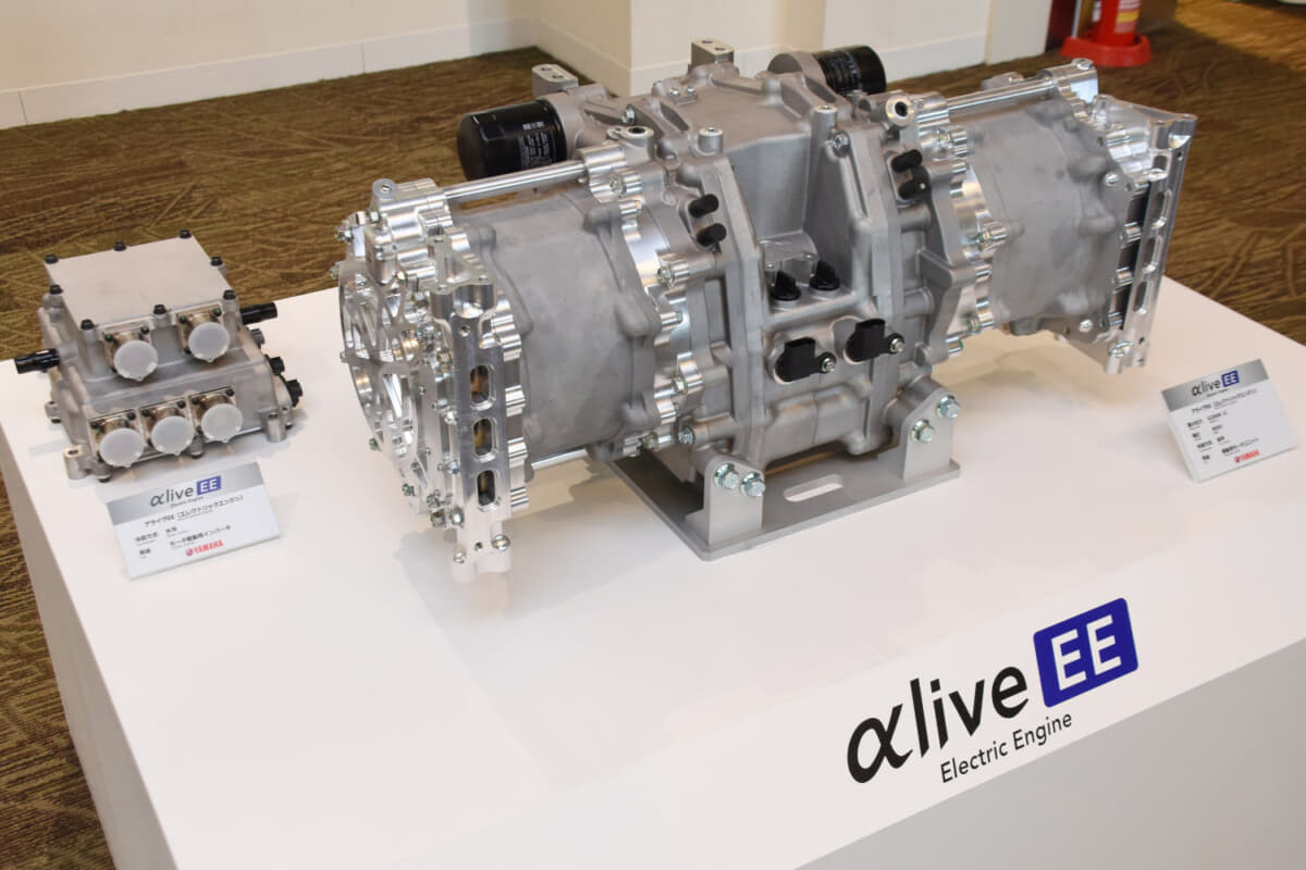 ヤマハの自動車向けの製品・技術のコンセプトブランド「αlive（アライヴ）」のアライブEE （エレクトリックエンジン）の350kW電動モーターユニットも発表会場前に展示