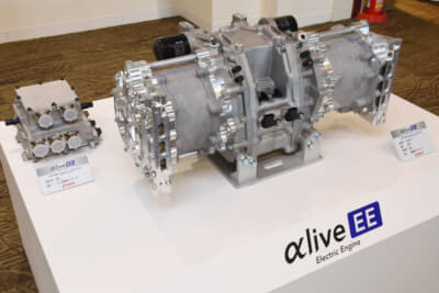 ヤマハの自動車向けの製品・技術のコンセプトブランド「αlive（アライヴ）」のアライブEE （エレクトリックエンジン）の350kW電動モーターユニットも発表会場前に展示