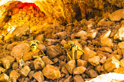 1960年代にふたり分の遺骨が発見された場所。調査したところ付近で暮らすネイティブアメリカンで、吹雪で洞窟から出られなかったらしい