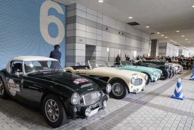 大阪オートメッセ会場に集合したクラシックカー部門のエントリーカー
