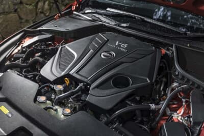 GT500レース用エンジンに携わった開発者がその設備を用いてチューンした3L V6ツインターボエンジンを搭載する