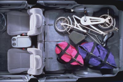 広い荷室スペースを確保するホンダ 初代 CR-V