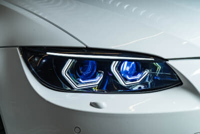 BMW M3は米国から個人輸入したヘッドライトをセットする。細かいカスタムオーダーができるそう