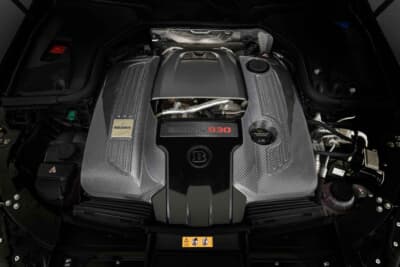 4L V8エンジンからは最大出力930ps／最大トルク1510Nmを発揮する