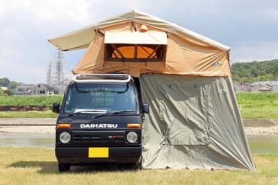 サイドテントは、使い勝手にもすぐれ、たとえばテント内での着替えや雨天時の食事などもラクラクこなせる