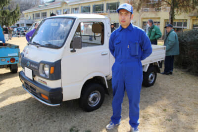 オーナーの須藤さんは、1987年式のトヨタ マークIIも愛用している旧車好き。クルマは「相棒であり戦士」とのこと