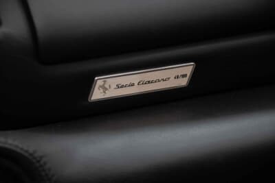 9万5200ドル（邦貨換算約1420万円）で落札されたフェラーリ「F355スパイダー セリエ フィオラーノ」（C）Courtesy of RM Sotheby's