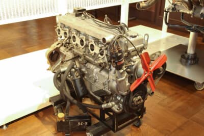 クロスフロー化をはじめ数多くの効率チューニングを施したGR7B型エンジン。最高出力は191psでトルクは19.1kgmを達成した
