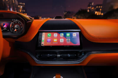 Apple CarPlayとAndroid Autoに加え、USB-C接続などオンライン接続を備える