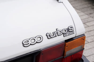 トランクフードには900 turbo Sのエンブレム