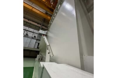 実験室の扉はコンクリート製で厚さは2m、重量は720t