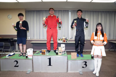 8月20日行なわれた第3戦の表彰式。2位の中田一平選手とは0.15秒という僅差だった