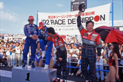 ハコスカ50勝を達成した際のドライバーであり、高橋国光の走りに魅了されプロドライバーを目指した人も少なくない。写真は1992年筑波のレース・ド・ニッポン。星野/影山組に次ぐ2位を獲得した