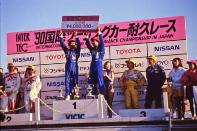 R32参戦初年となる1990年の富士インターTECは星野/鈴木組が優勝。2位は長谷見/オロフソン組だが1周遅れ。3位のフォード・シエラRS500はさらにもう1周遅れとまさに圧倒的な強さだった