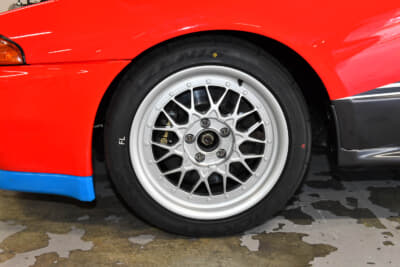 当時の規定ではスリックタイヤは使用できず、いわゆるSタイヤを装着していた。今回はファルケン・アゼニス RT615をチョイス