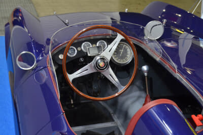 カルロ・アバルトが1955年のトリノ・ショーで発表した2座のレーシング・ロードスター