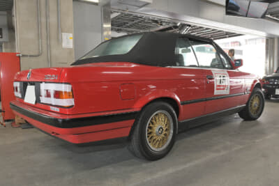 BMWの1991年式E30 325iカブリオレのリアスタイル