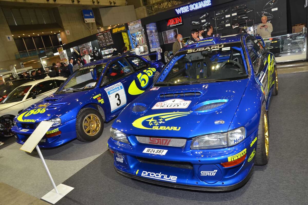 同ブースには紹介した「R17 WRC」の他、当時もの（2000年インプレッサWRC）をレストアした車両「W24 SRT」が1台、そして1998年インプレッサWRカーのオリジナル・ボディをベースにフル公認車両として仕上げた街乗り仕様と、計3台のラリーインプレッサが展示されていた