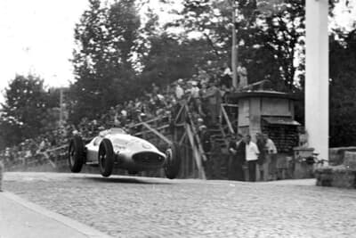 1939年、9月3にベオグラードで開催されたユーゴスラビアGPは、フォン・ブラウヒッチュがW154を駆ってメルセデス・ベンツチームから参戦した最後のGPレースとなった（成績は2位）