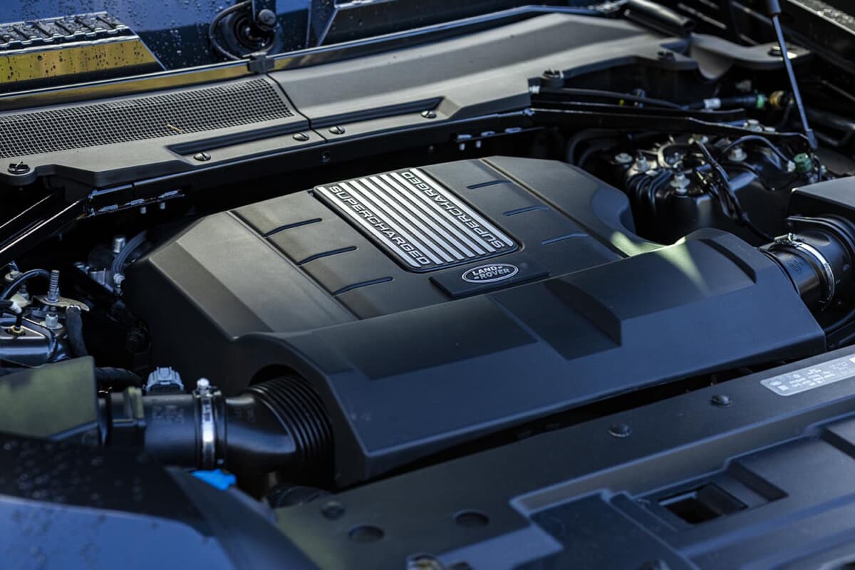 最高出力525ps/最大トルク625Nmを発生する5L V8スーパーチャージドエンジン（C）Jaguar Land Rover Japan