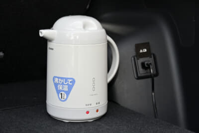 AC100V/1500Wコンセントが付いていれば、湯沸かしポットや簡易電子レンジなども車内外で使える