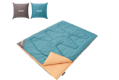 ロゴスのミニバン用寝袋は使わないときには畳んでクッションとして使え、ふたつを連結させれば2人用の寝袋にもなる