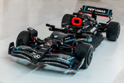 2024年F1日本GPの開催期間中に鈴鹿サーキットの「レゴ テクニックブース」に展示された「LEGO MERCEDES-AMG PETRONAS F1 W14 E PERFORMANCE」