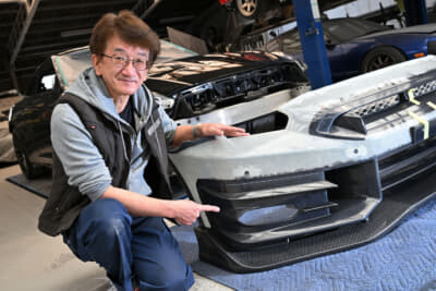 「R35 GT-R用エアロの集大成です！　カッコいいをとことん追求しました」と永田代表。取材当日は自身の愛車となるMY12に装着するためフィッティングを行っていた
